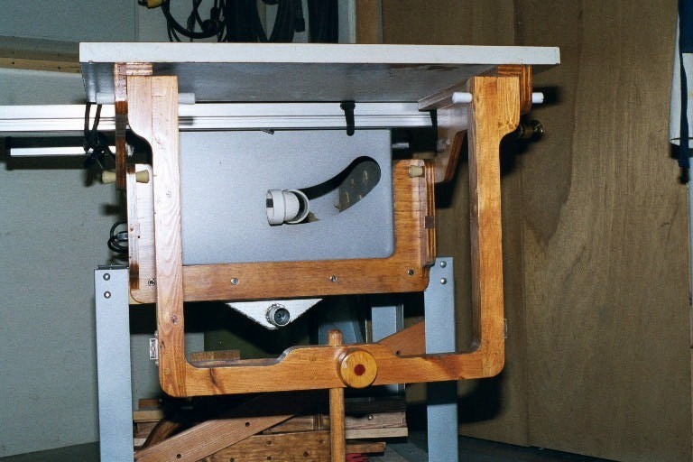 Folding Outfeed Table for BT3000 Designed by Jim Frye 04