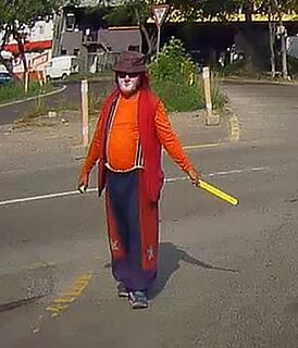 Click image for larger version

Name:	clown traffic.JPG
Views:	311
Size:	55.1 KB
ID:	844359