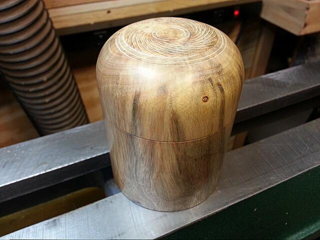 Click image for larger version

Name:	Lidded Box Sm.jpg
Views:	489
Size:	90.7 KB
ID:	832228