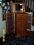Click image for larger version

Name:	armoire 2.jpg
Views:	534
Size:	38.2 KB
ID:	791063